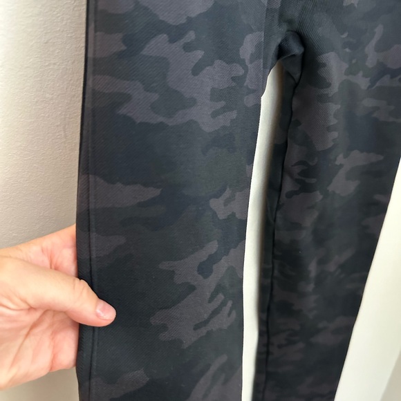 SPANX camo leggings size medium - Picture 4 of 6